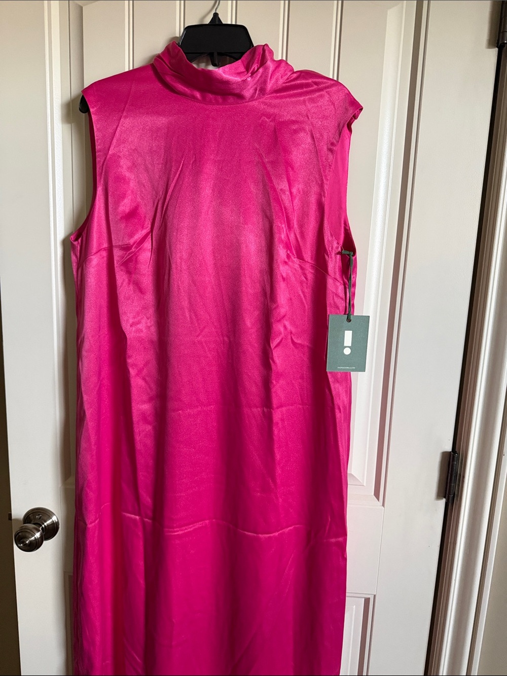 Daily Drills Fuchsia Satin Backless Maxi Dress NWT - Picture 12 of 13
